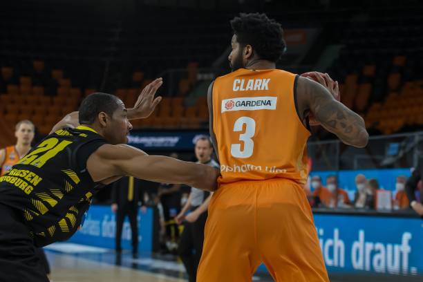 己也必须全 己也必须全